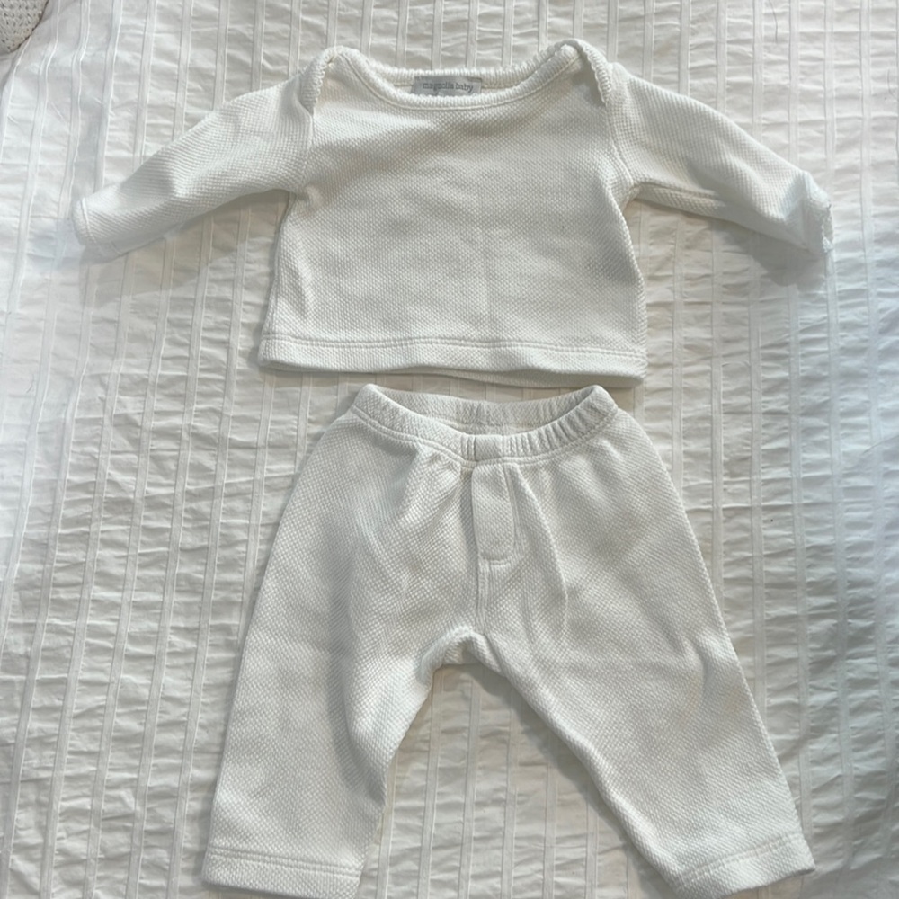 Magnolia Baby white 2 piece set